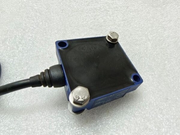 TELEMECANIQUE OSIPROX SCHNEIDER ELECTRIC XS9C111A2L2 / XS9C111A2L2 - BRAND NEW - Image 4