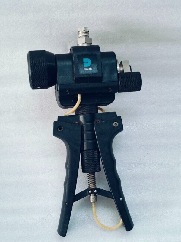 DRUCK PV 411 + DPI 104 (0~700 BAR) Pressure Calibrator