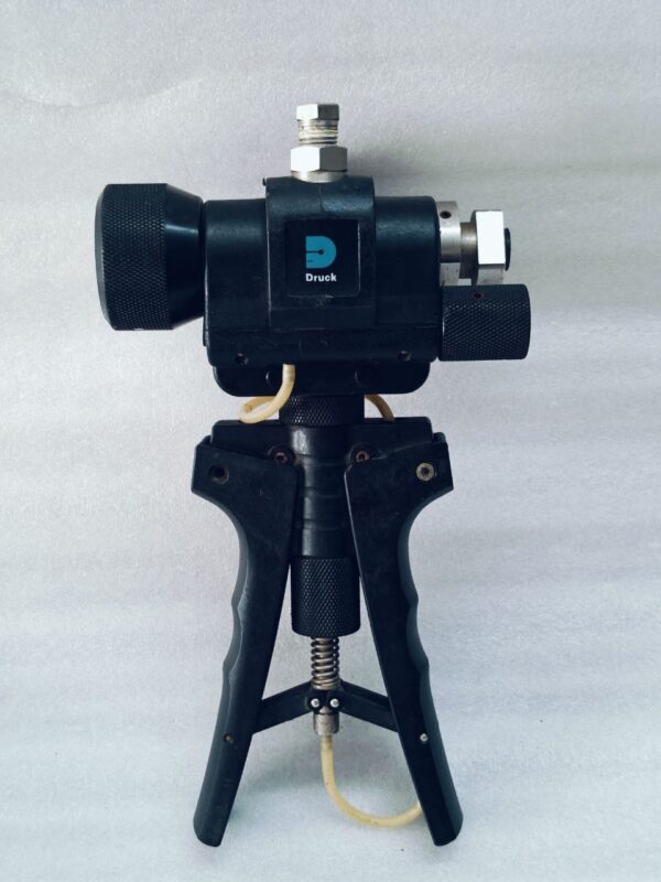 DRUCK PV 411 + DPI 104 (0~700 BAR) Pressure Calibrator