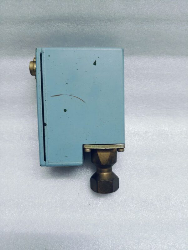 XMJ-A0127 XMJA0127 Schneider Electric Telemecanique Pressure Switch - Image 2