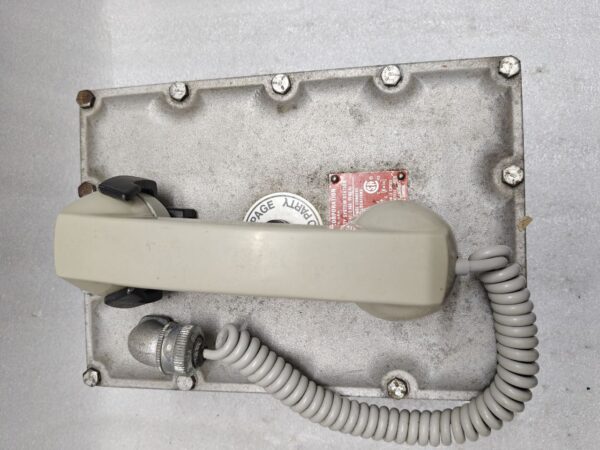 Gai-tronics 780-001 Hazardous Handset Station DIV 1 1PL USED B/H. 4 BOLT BROKEN - Image 2