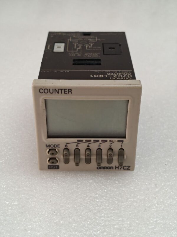 Omron Digital Counter H7CZ – L8D1 Lot No.05x09 15:38