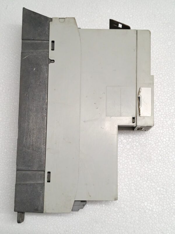 LENZE INVERTER #2 E84AVSCE2224SX0 8400 STATELINE C 2.2KW 50/60 HZ IP20 1848 13:22 - Image 7
