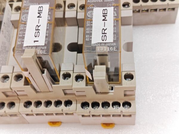 OMRON G7S 4A2B E DC24V RELAY AND OMRON P7S 14F END DC24V RELAY SOCKET 18:40 - Image 2