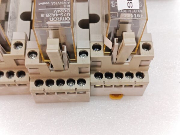 OMRON G7S 4A2B E DC24V RELAY AND OMRON P7S 14F END DC24V RELAY SOCKET 18:40 - Image 3