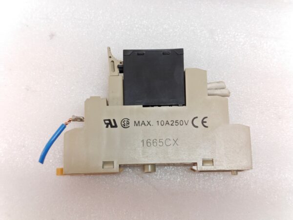 Omron G3R-ODX02SN Relay with 10A 250V Socket Base 11:46