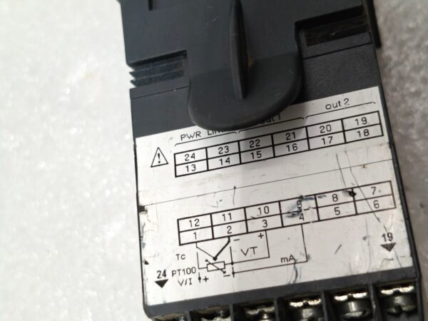 PID TEMPERATURE CONTROLLER GEFRAN 600 R R 0 0 1 F047572 100-240VAC/DC 13292633 12:26 - Image 8