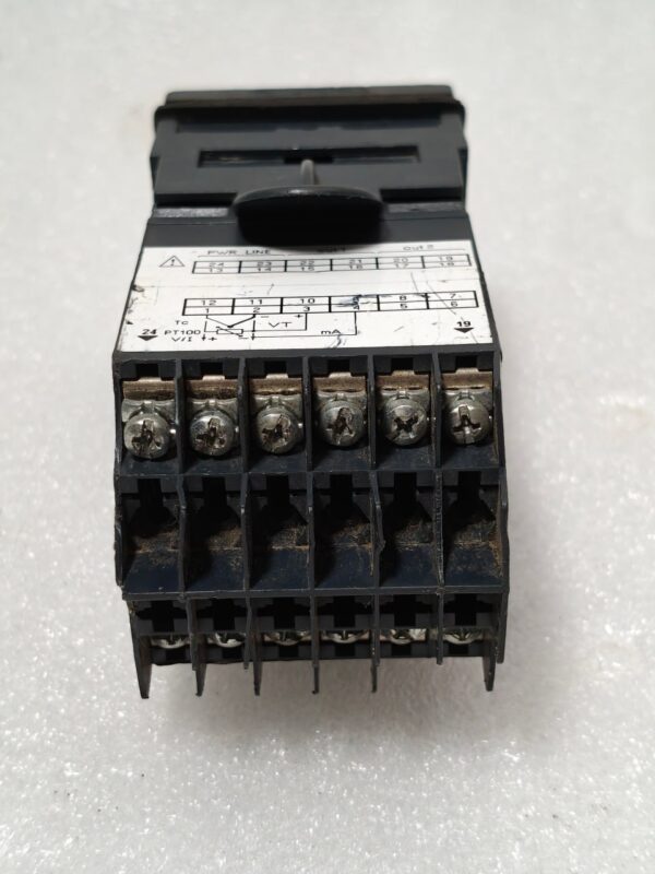 PID TEMPERATURE CONTROLLER GEFRAN 600 R R 0 0 1 F047572 100-240VAC/DC 13292633 12:26 - Image 9