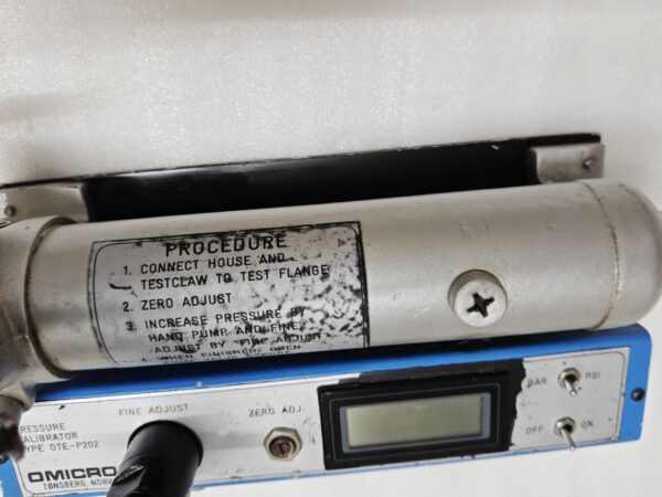 OMICRON OTE-P202 PRESSURE CALIBRATOR 0.1MPA 14.5 PSI 1.02  KG/CM2 902 17:20 - Image 8