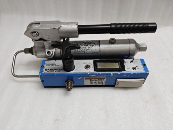 OMICRON OTE-P202 PRESSURE CALIBRATOR 0.1MPA 14.5 PSI 1.02  KG/CM2 902 17:20