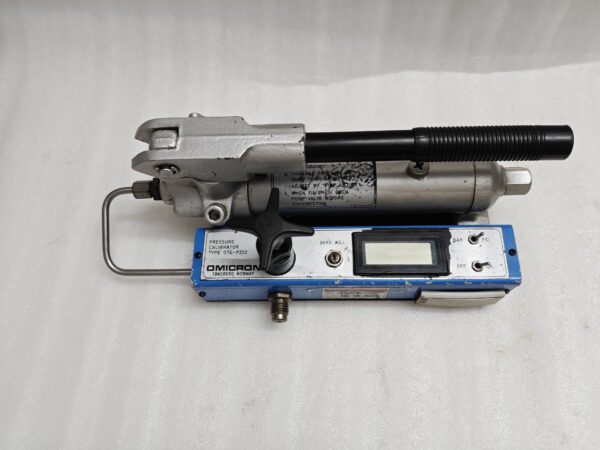 OMICRON OTE-P202 PRESSURE CALIBRATOR 0.1MPA 14.5 PSI 1.02  KG/CM2 902 17:20 - Image 10