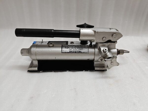 OMICRON OTE-P202 PRESSURE CALIBRATOR 0.1MPA 14.5 PSI 1.02  KG/CM2 902 17:20 - Image 11