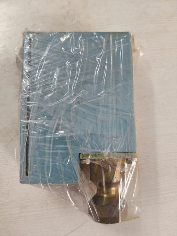 TELEMECANIQUE XMJ A070 IP 66 FRANCE PRESSURE SWITCH 950 - 7000 KPA 11:45 - Image 4
