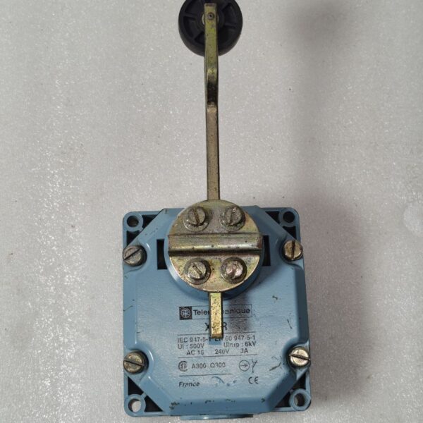 TELEMECANIQUE XCR LIMIT SWITCH DEVIATION SWITCH FRANCE AC 15 240V 947 5 1 16:59