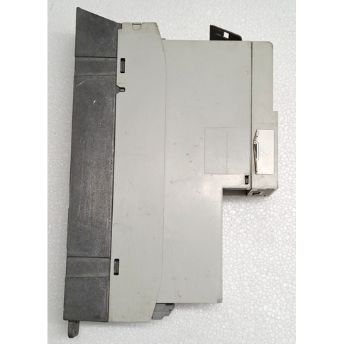 LENZE INVERTER #2 E84AVSCE2224SX0 8400 STATELINE C 2.2KW 5060 HZ IP20 1848 (6)