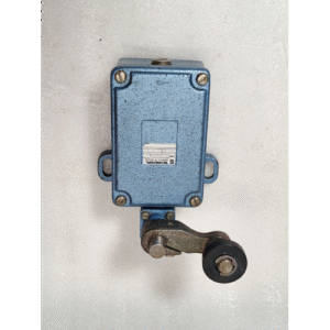 SCHMERSAL TL 452-02Y BRAND NEW LIMIT SWITCHE UI 380 V 16A 17:19