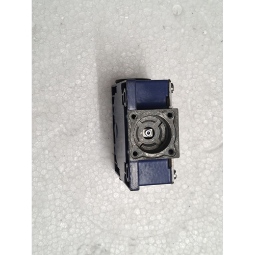TELEMECANIQUE XCKM POSITION SWITCH LIMIT SWITCH XCKM NEW 60947 5 1 (10)
