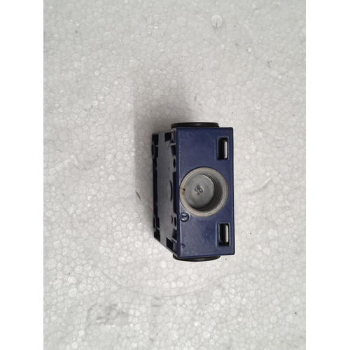 TELEMECANIQUE XCKM POSITION SWITCH LIMIT SWITCH XCKM NEW 60947 5 1 (9)