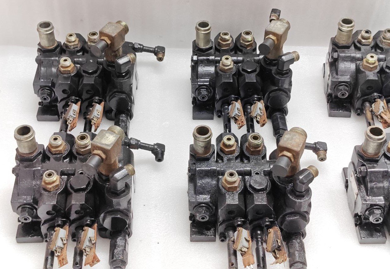 CLARK M.H.A SCD – 009 P NO 8057218 HYDRAULIC CONTROL VALVE FOR FORKLIFT (10) CLARK M.H.A SCD 009 P NO 8057218 HYDRAULIC CONTROL VALVE FOR FORKLIFT 10