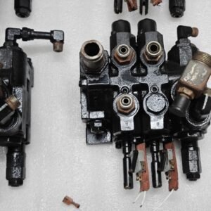 CLARK M.H.A SCD - 009 P NO 8057218 HYDRAULIC CONTROL VALVE FOR FORKLIFT 19:00 12 CLARK M.H.A SCD 009 P NO 8057218 HYDRAULIC CONTROL VALVE FOR FORKLIFT 12