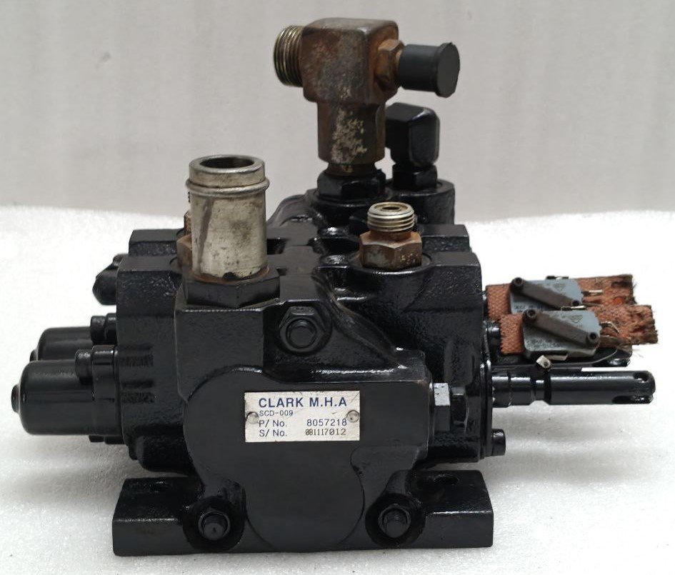 CLARK M.H.A SCD – 009 P NO 8057218 HYDRAULIC CONTROL VALVE FOR FORKLIFT (5) CLARK M.H.A SCD 009 P NO 8057218 HYDRAULIC CONTROL VALVE FOR FORKLIFT 5