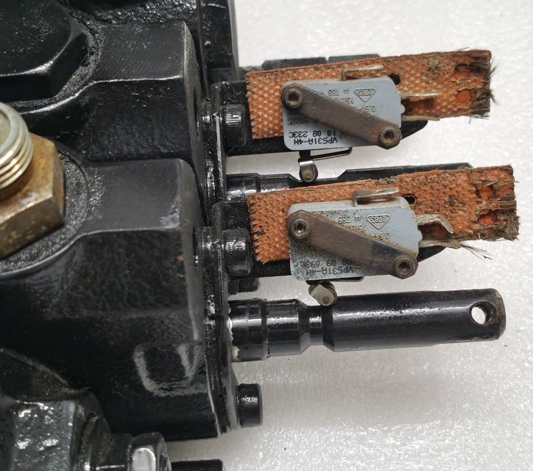 CLARK M.H.A SCD – 009 P NO 8057218 HYDRAULIC CONTROL VALVE FOR FORKLIFT (6) CLARK M.H.A SCD 009 P NO 8057218 HYDRAULIC CONTROL VALVE FOR FORKLIFT 6