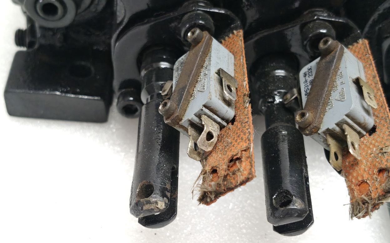 CLARK M.H.A SCD – 009 P NO 8057218 HYDRAULIC CONTROL VALVE FOR FORKLIFT (8) CLARK M.H.A SCD 009 P NO 8057218 HYDRAULIC CONTROL VALVE FOR FORKLIFT 8