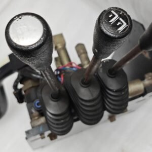 CLARK MHA SCD-010 P NO 8067890 SN 2032 HYDRAULIC CONTROL VALVE FOR FORKLIFT 12:36 11 CLARK MHA SCD 010 P NO 8067890 SN 2032 HYDRAULIC CONTROL VALVE FOR FORKLIFT 10