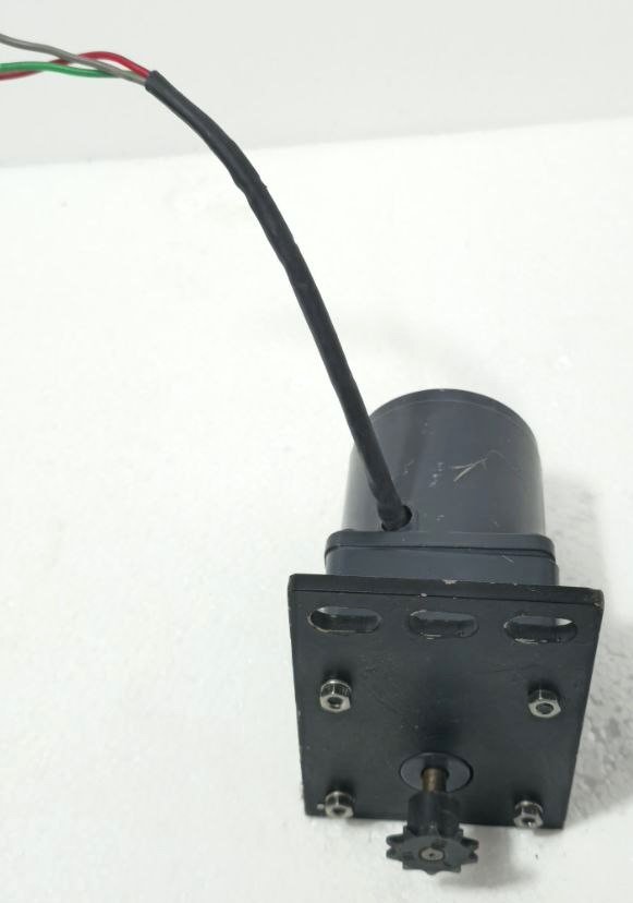 ORIENTAL MOTOR 2GB30L GEAR HEAD AND 2RJ4GB-A REVERSIBLE MOTOR WR9 1S04901 – 2 (5)