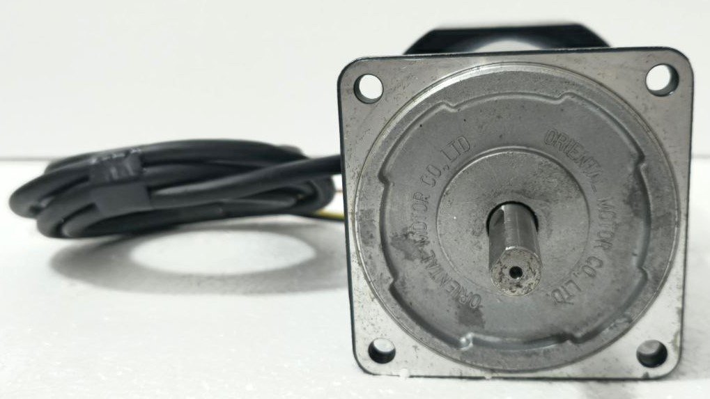 ORIENTAL MOTOR OM 5RK60A-AMF AC MAGNETIC BRAKE MOTOR 00400 (5)