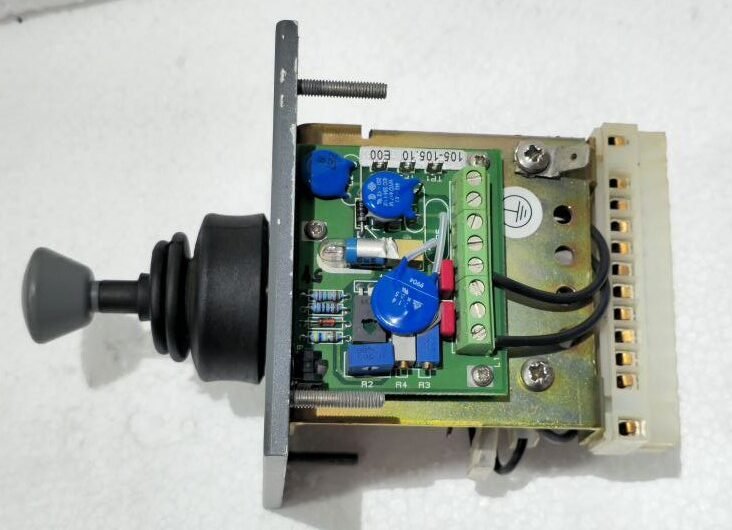 RAYTHEON ANSCHUTZ GMBH 105-107 0585 NG010 TILLER NFU GERMANY UNIT (3)