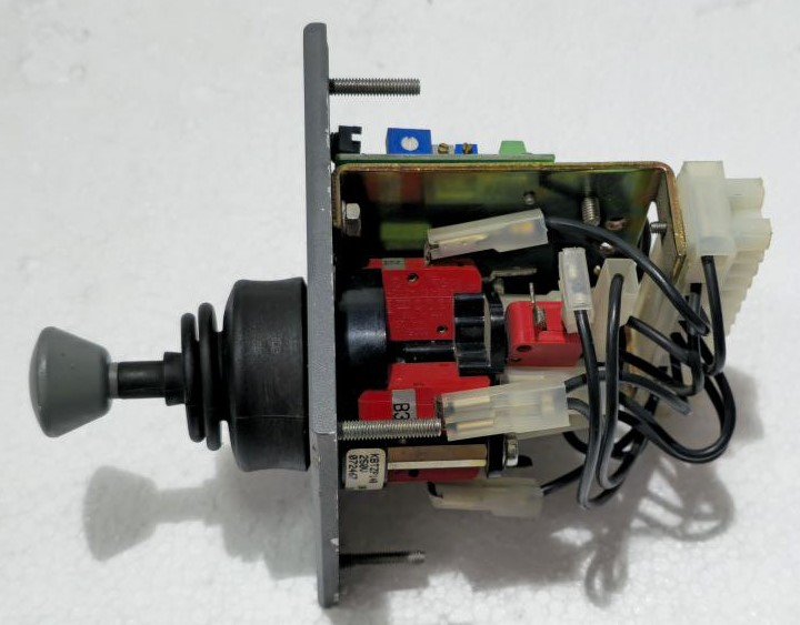 RAYTHEON ANSCHUTZ GMBH 105-107 0585 NG010 TILLER NFU GERMANY UNIT (8)