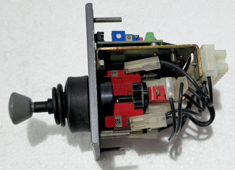 RAYTHEON ANSCHUTZ GMBH 105-107 0585 NG010 TILLER NFU GERMANY UNIT (9)