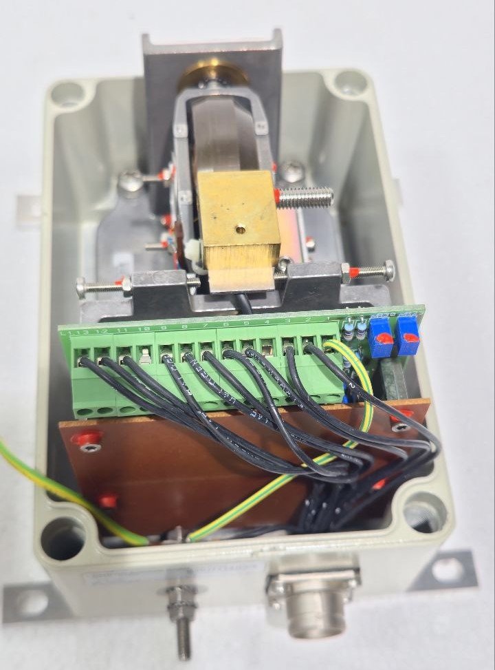 RAYTHEON ANSCHUTZ GMBH GERMANY RATE GYRO TYPE 410-026 2382 (4)