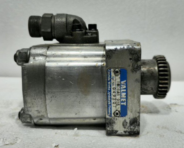 VALMET GEAR PUMP B8DBAB 935 FINDLAND SR NO-049207 FAST SHIP (10)