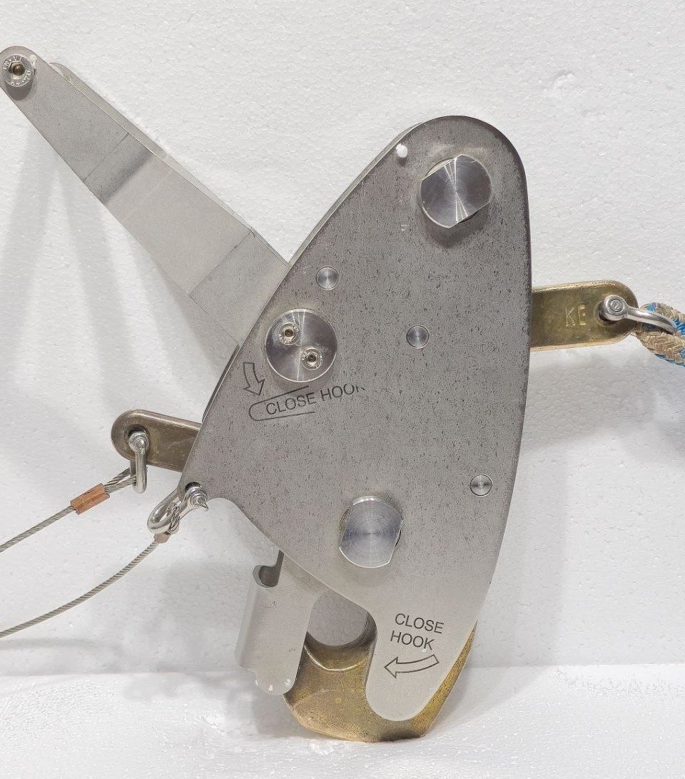 GLOBAL DAVIT GMBH COMBINED OFF-LOAD AUTOMATIC RELEASE HOOK HRL-26 SWL 26KN (5)