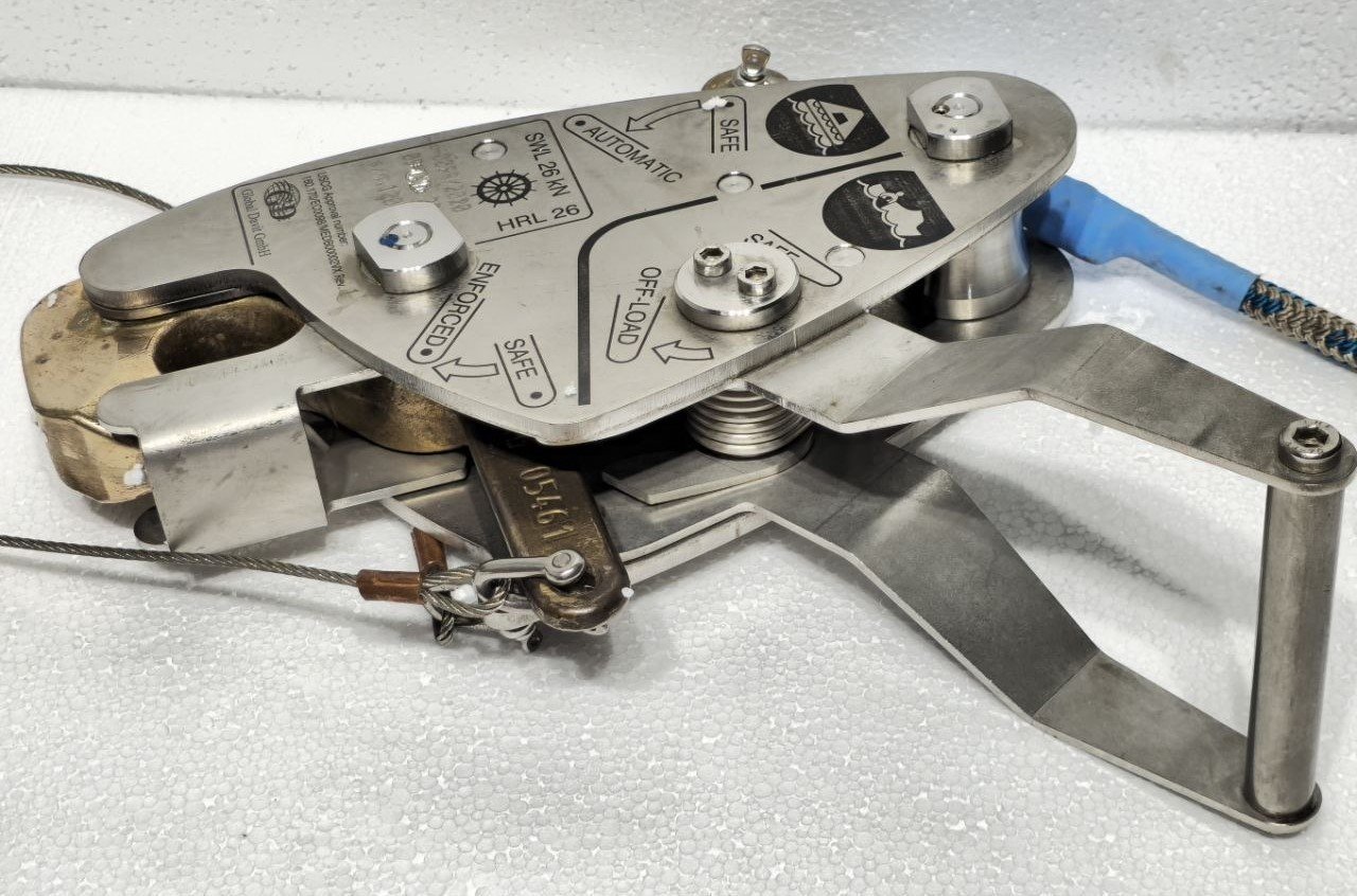 GLOBAL DAVIT GMBH COMBINED OFF-LOAD AUTOMATIC RELEASE HOOK HRL-26 SWL 26KN (7)
