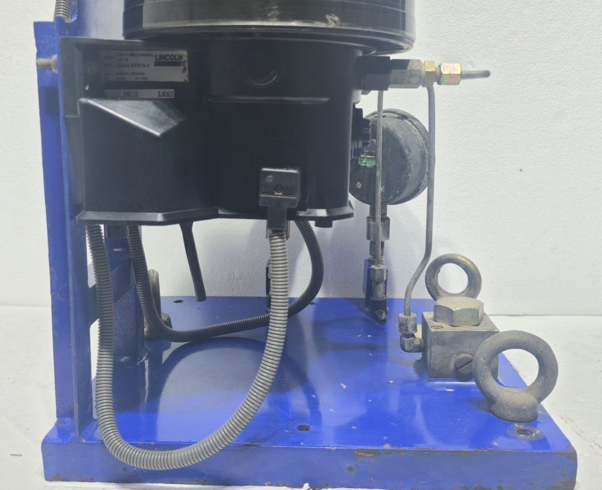 LINCOLN INDUSTRIAL P203-4XLBO-1K6-24-2A1.10 LUBRICATOR GREASE PUMP X644-37515-1 (10)