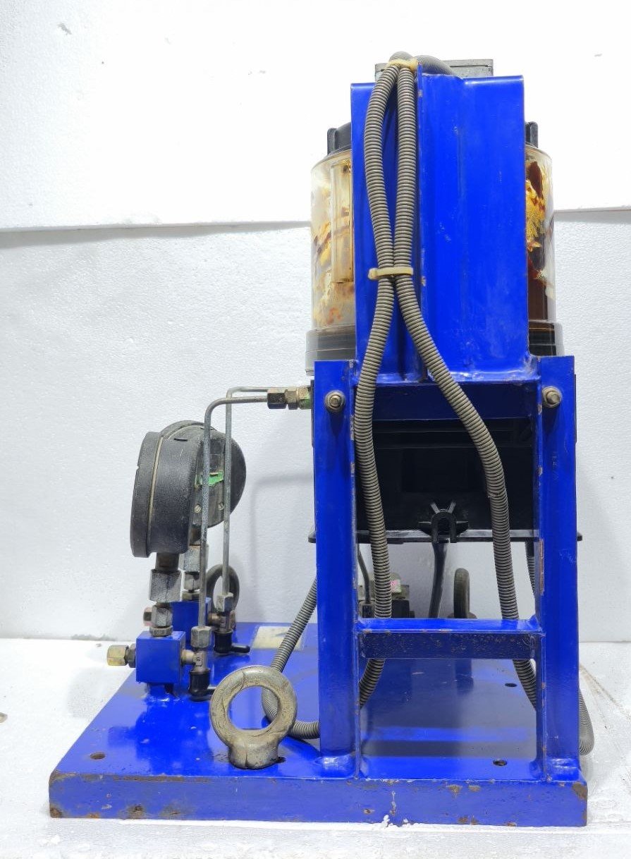 LINCOLN INDUSTRIAL P203-4XLBO-1K6-24-2A1.10 LUBRICATOR GREASE PUMP X644-37515-1 (12)