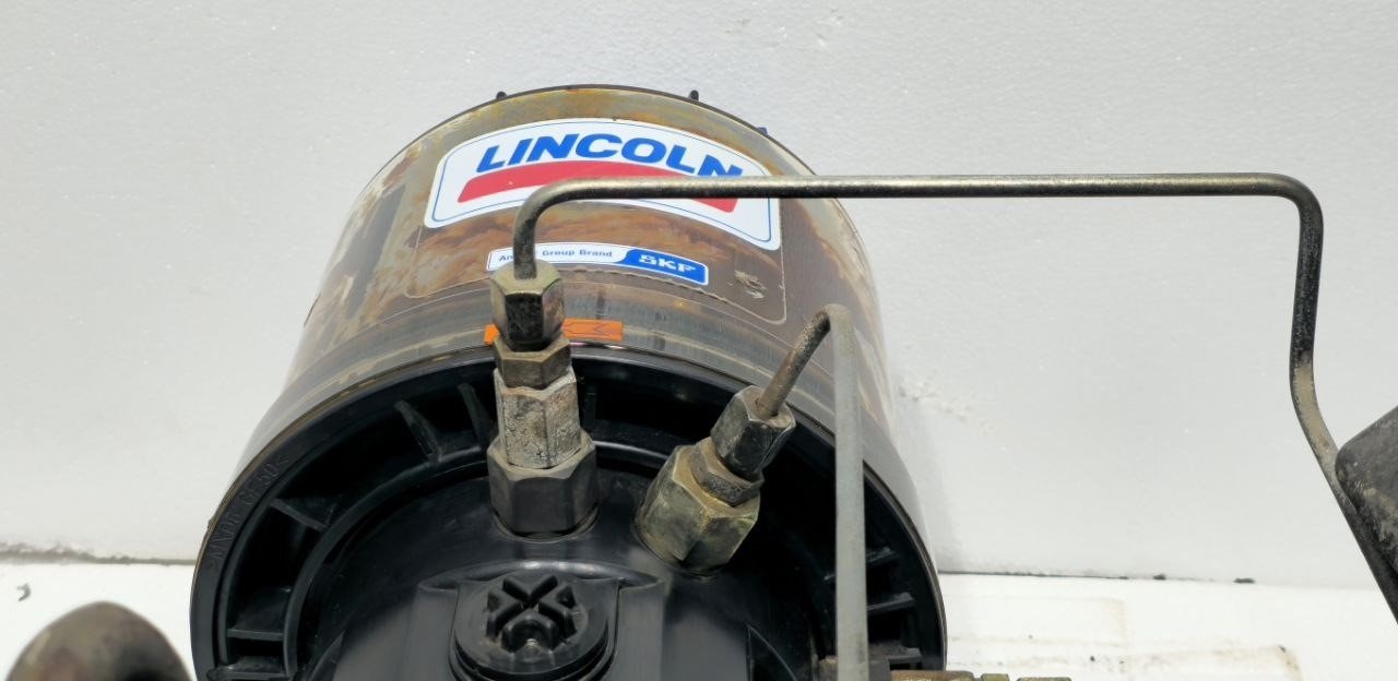LINCOLN INDUSTRIAL P203-4XLBO-1K6-24-2A1.10 LUBRICATOR GREASE PUMP X644-37515-1 (32)