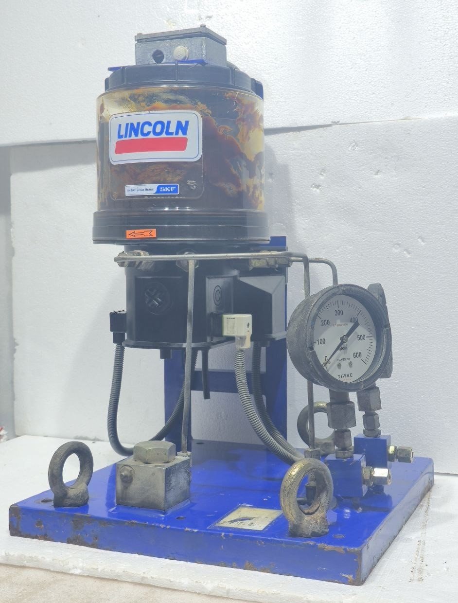LINCOLN INDUSTRIAL P203-4XLBO-1K6-24-2A1.10 LUBRICATOR GREASE PUMP X644-37515-1 (6)