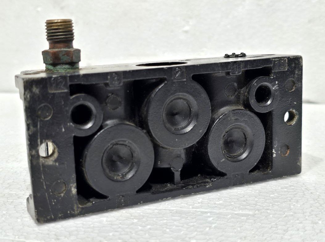 REXROTH MECMAN PNEUMATIK 565-201 000-1 DIRECTIONAL VALVE 565-442-000-0 (8)