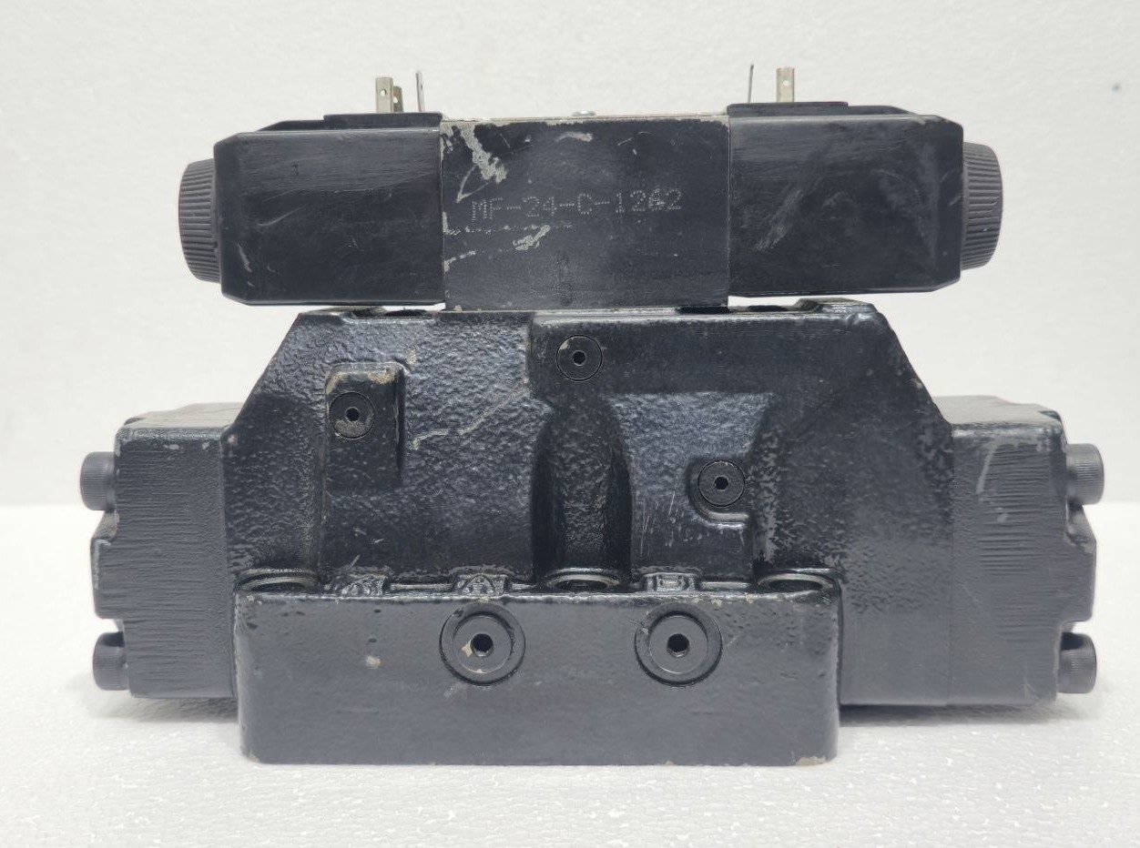 VICKERS DIRECTIONAL CONTROL VALVE DG4V-3-6C-M-U-H7-60 AND DG5V-8-H-6C-M-U-H-10 (1)