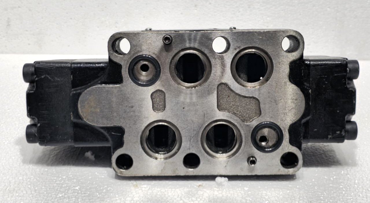 VICKERS DIRECTIONAL CONTROL VALVE DG4V-3-6C-M-U-H7-60 AND DG5V-8-H-6C-M-U-H-10 (12)