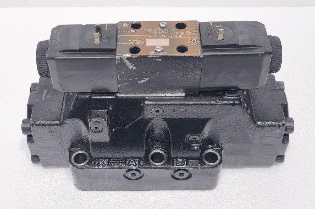 VICKERS DIRECTIONAL CONTROL VALVE DG4V-3-6C-M-U-H7-60 AND DG5V-8-H-6C-M-U-H-10 (2)