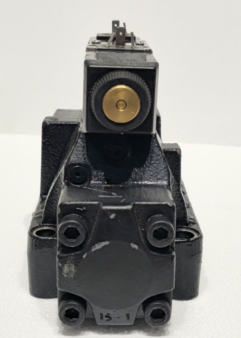 VICKERS DIRECTIONAL CONTROL VALVE DG4V-3-6C-M-U-H7-60 AND DG5V-8-H-6C-M-U-H-10 (8)