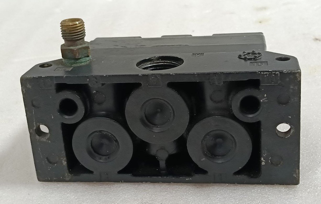MACMAN 5652010001 32- DIRECTIONAL VALVE SERIES 565 (6)