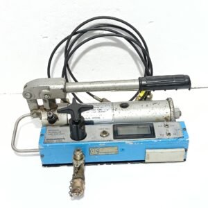 OMICRON OTE-P202 PRESSURE CALIBRATOR WITH HAND PUMP TONSBERG NORWAY