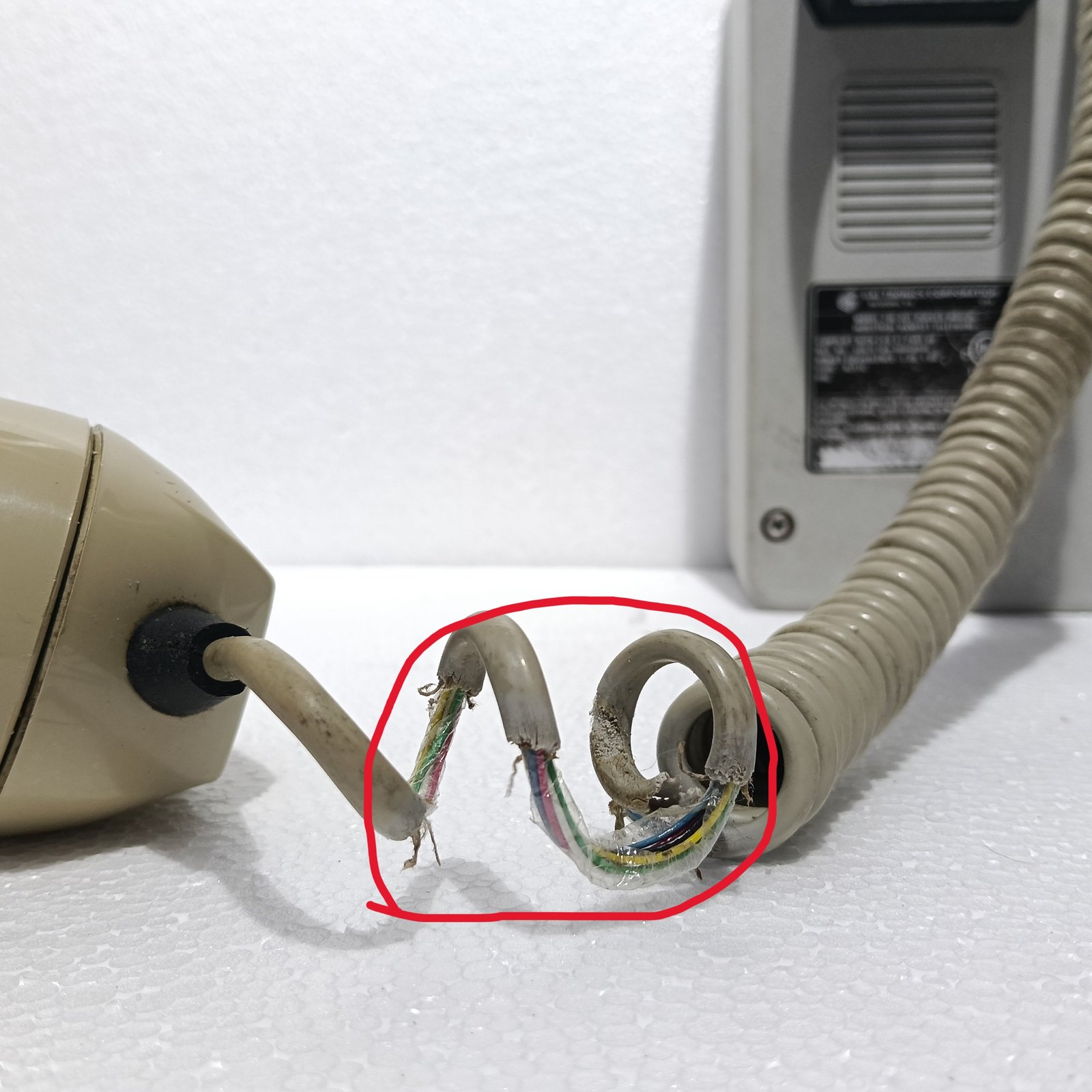 GAI-TRONICS 246-001 RUGGED INDOOR INDUSTRIAL HANDSET TELEPHONE 22146750 (11)