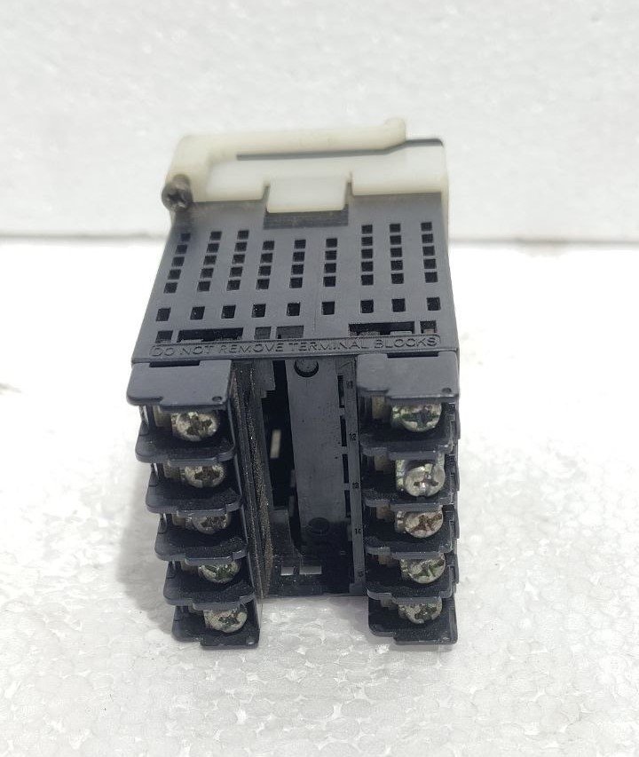 OMRON E5CN TEMPERATURE CONTROLLER E5CN-R2T 2252MR (2)